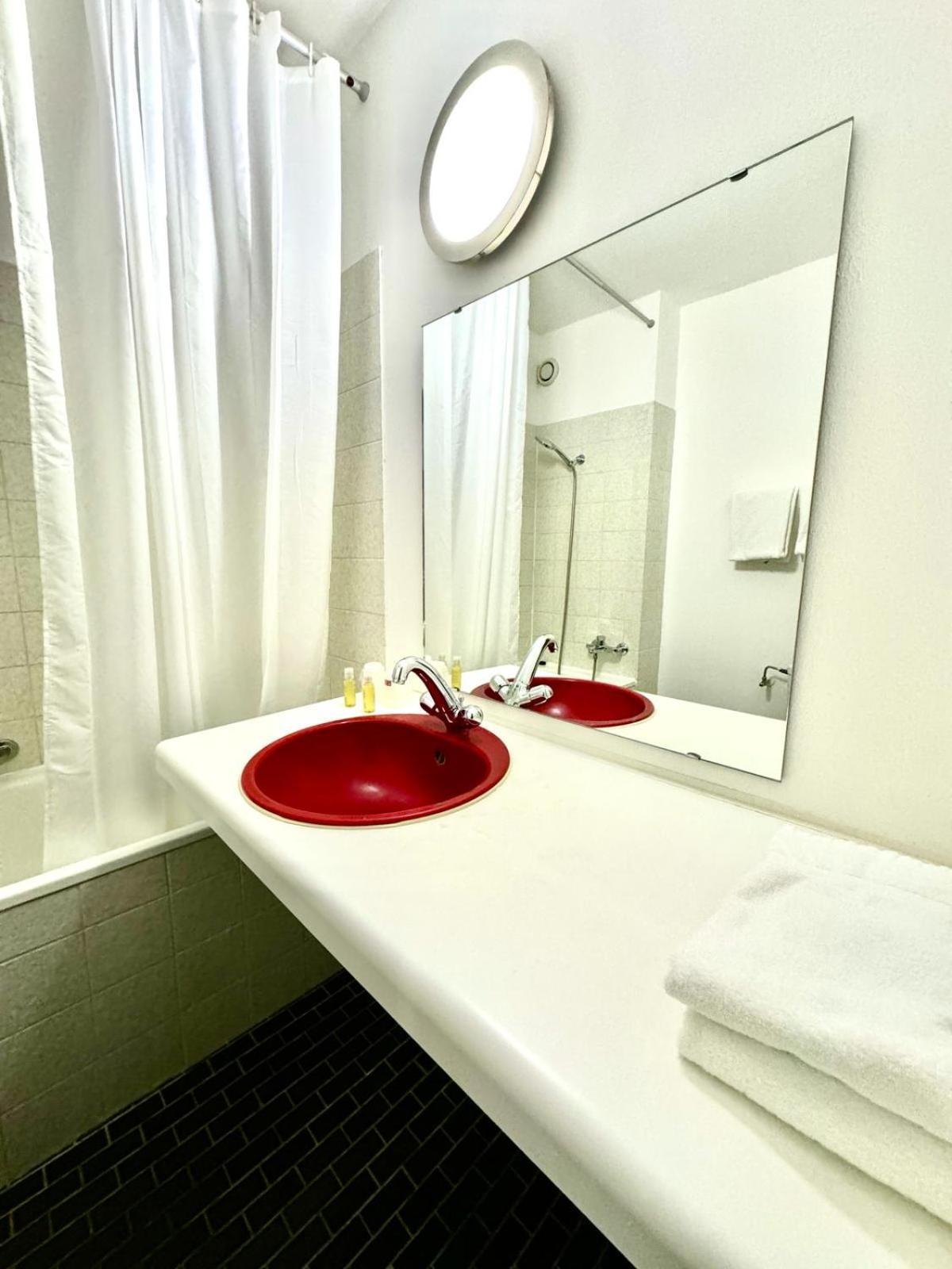 Neuchatel City Hotel エクステリア 写真