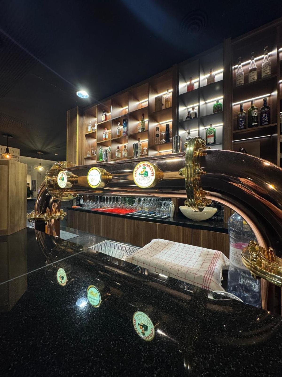 Neuchatel City Hotel エクステリア 写真