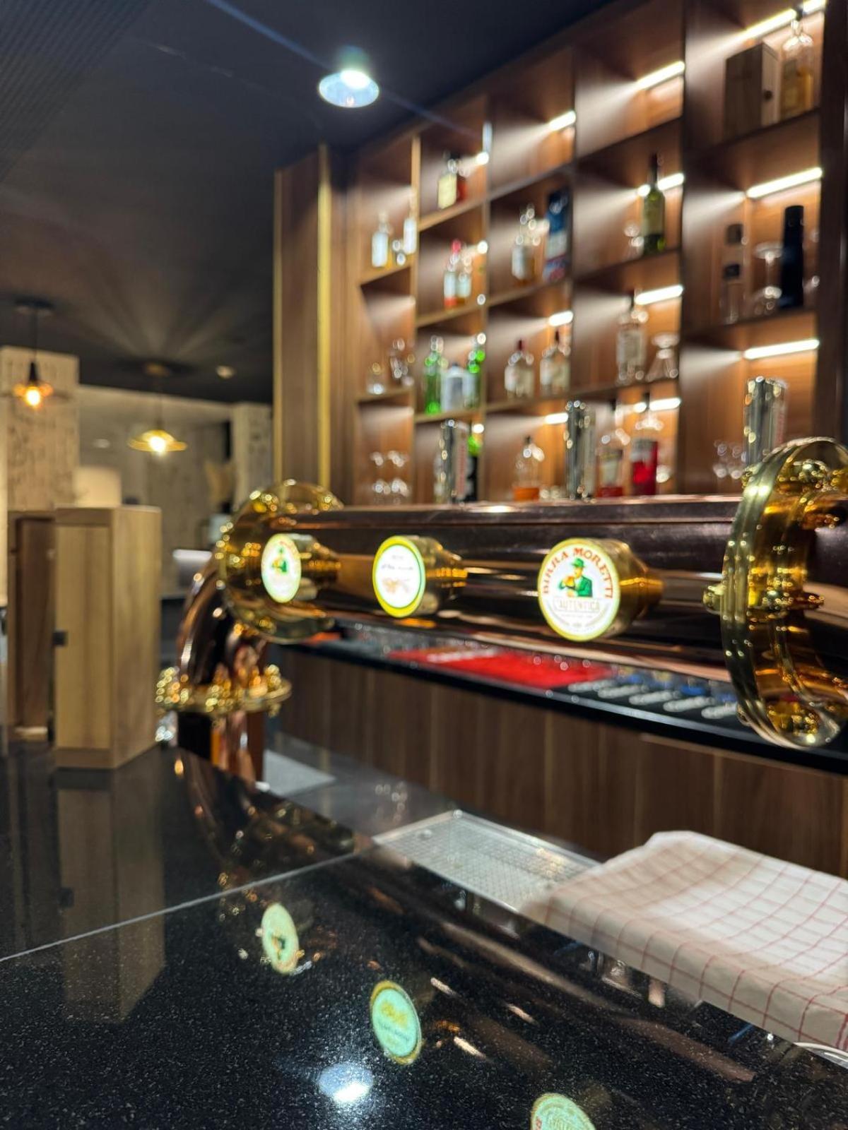 Neuchatel City Hotel エクステリア 写真