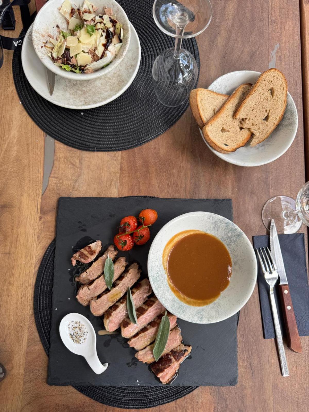 Neuchatel City Hotel エクステリア 写真